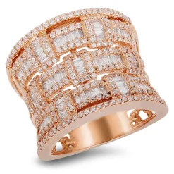 18K rose gold ring with 0.69 CT diamonds and 0.81 CT baguette diamonds