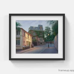 STROLL IN MONTMARTRE